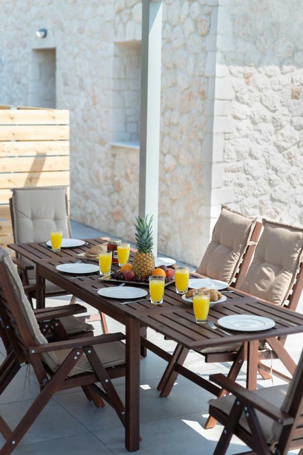 Kefalonia Stone Villas - Villa Petros Kefalonica Τραπεζάκι Εξωτερικό φωτογραφία